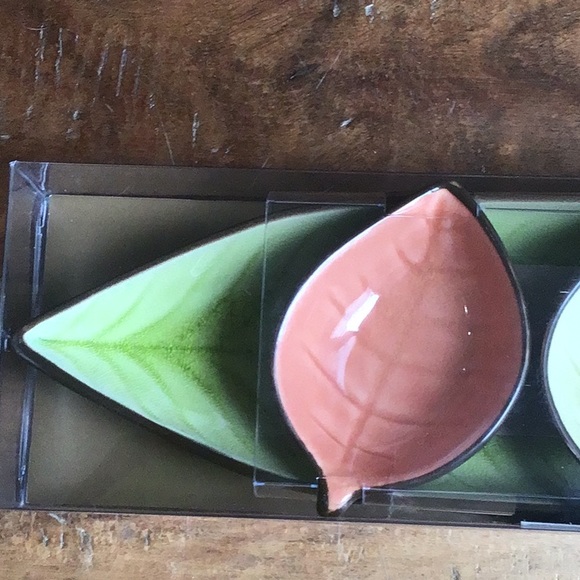 Hostess Gift!  Crackled serving dish with mini bowls; NWOT; original packaging - Picture 3 of 3